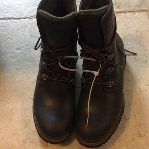 Brand new North Face boots